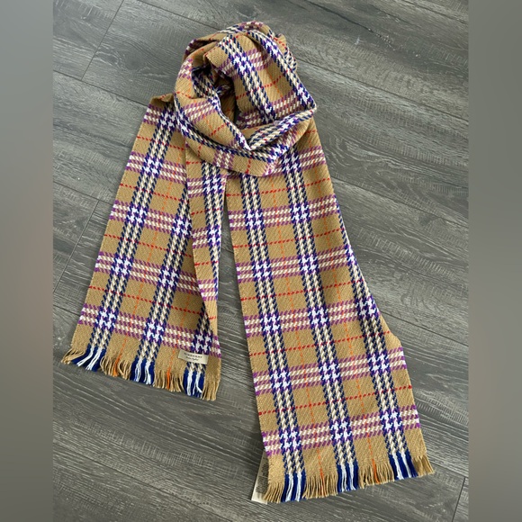 Burberry 100% wool scarf - Picture 5 of 5